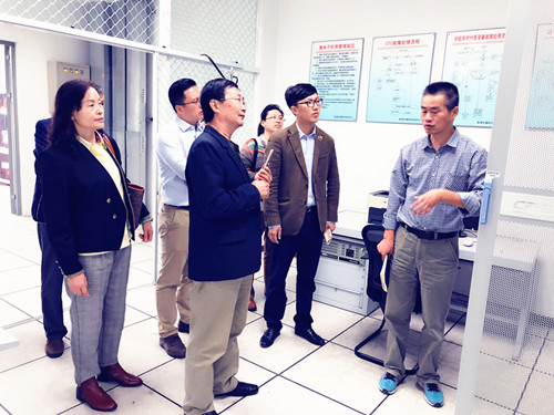 薄院长向春满四合院
领导老师介绍实训中心情况_副本.jpg