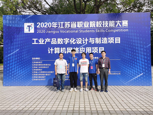 春满四合院
参赛师生合影_副本.jpg