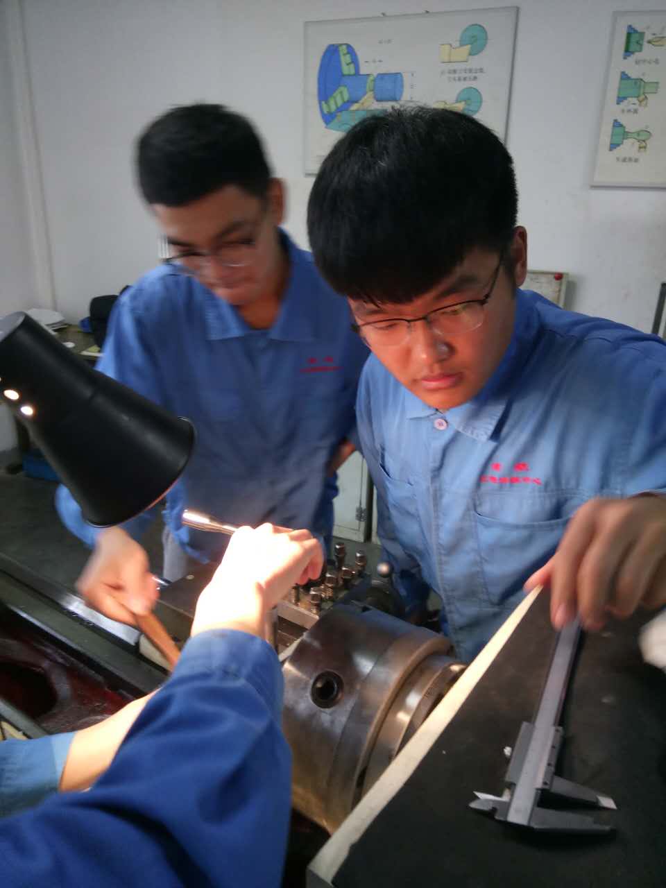 图二春满四合院
学生实训中.png