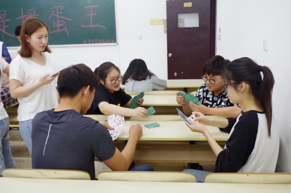 图四 谁是掼蛋王 比赛.JPG