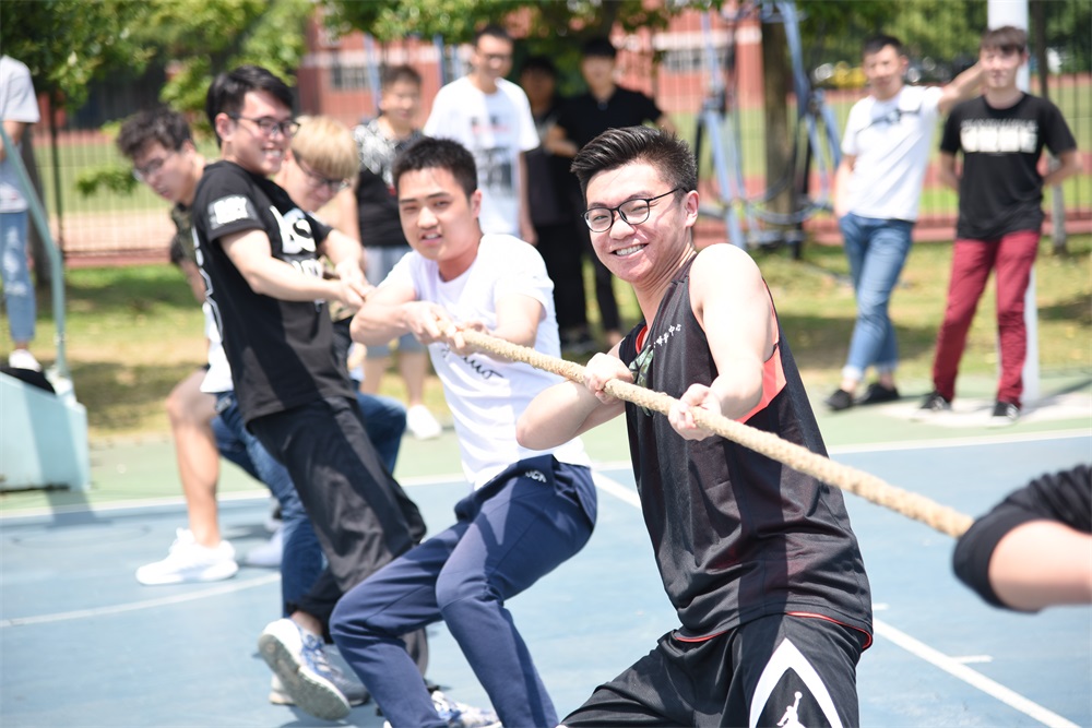 图二 拔河比赛 .JPG