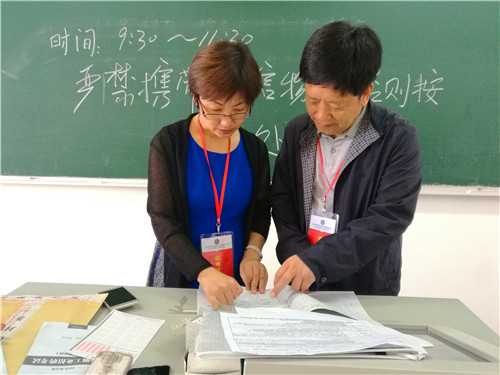 省招就中心陈艳主任与用人单位领导巡视考场.jpg