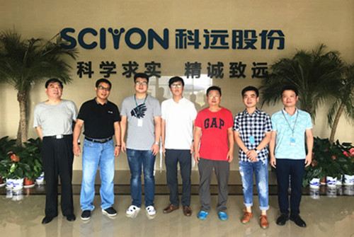 春满四合院
师生与企业领导在滨江新厂区合影留恋_副本_副本.jpg